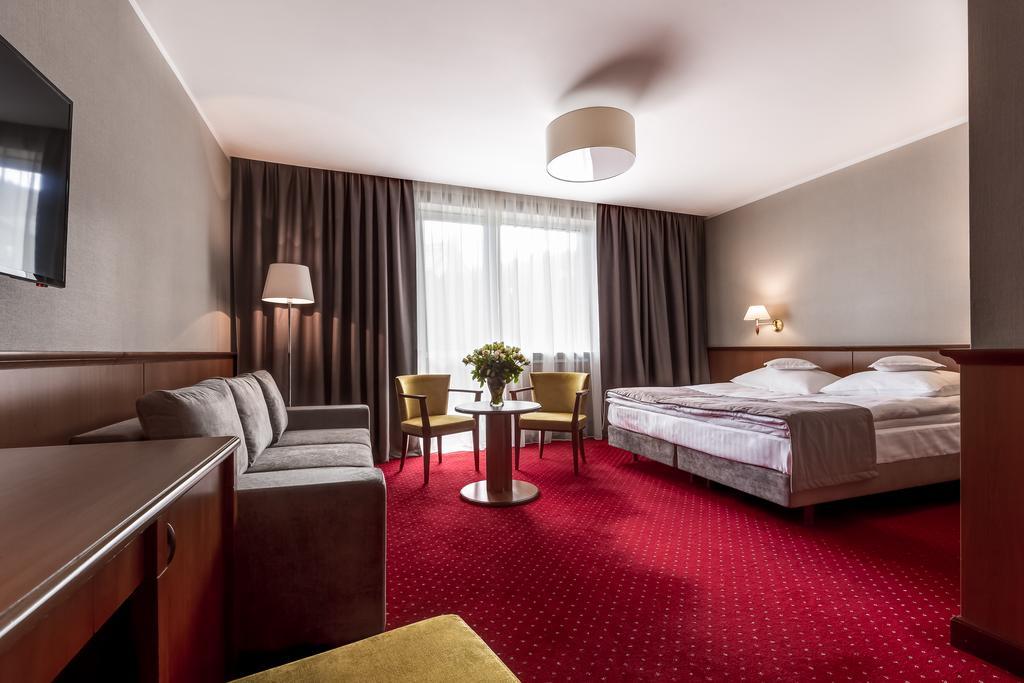 Hotel Konradowka Wellness & Spa - 300 Metrow Do Centrum Karpacz Oda fotoğraf